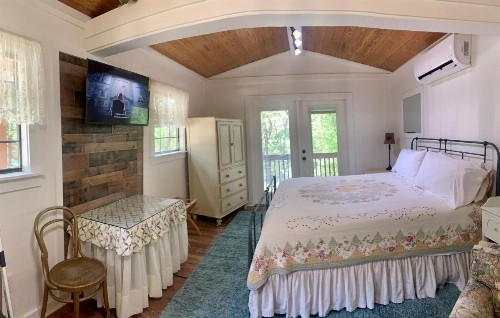 Lamb's Rest Inn - image 24