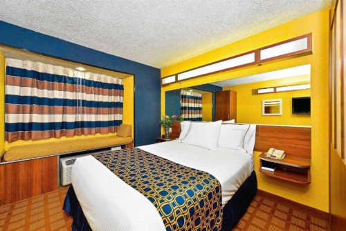 Microtel Inn & Suites by Wyndham New Braunfels I-35 - image 13