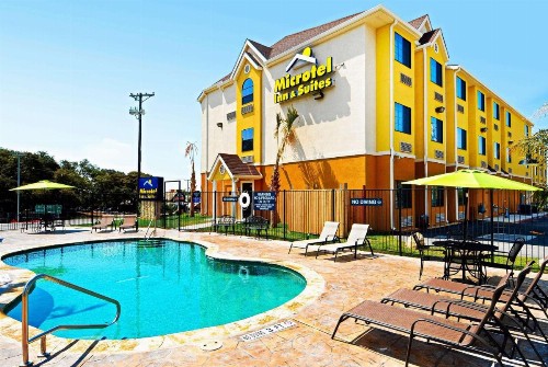 Microtel Inn & Suites by Wyndham New Braunfels I-35 - image 15