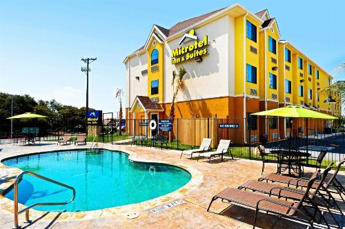 Microtel Inn & Suites by Wyndham New Braunfels I-35 - image 17