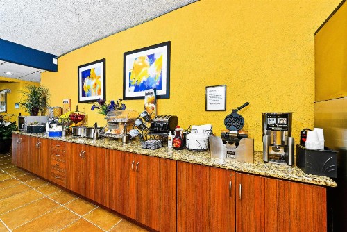 Microtel Inn & Suites by Wyndham New Braunfels I-35 - image 20