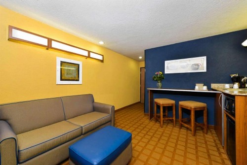 Microtel Inn & Suites by Wyndham New Braunfels I-35 - image 21