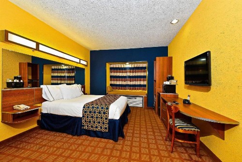 Microtel Inn & Suites by Wyndham New Braunfels I-35 - image 22