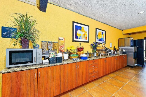 Microtel Inn & Suites by Wyndham New Braunfels I-35 - image 24