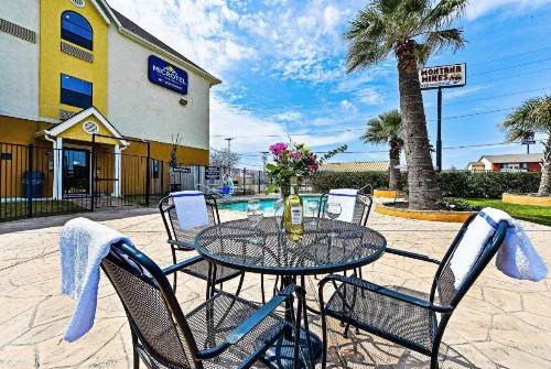 Microtel Inn & Suites by Wyndham New Braunfels I-35 - image 25