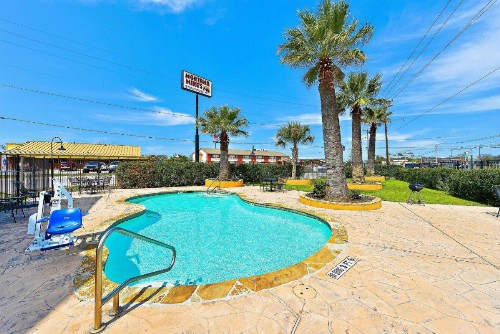 Microtel Inn & Suites by Wyndham New Braunfels I-35 - image 27