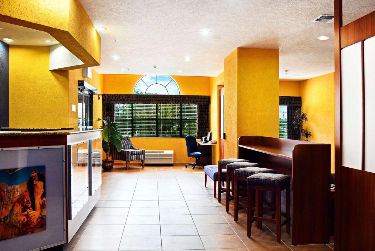 Microtel Inn & Suites by Wyndham New Braunfels I-35 - image 4