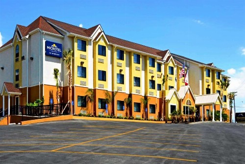 Microtel Inn & Suites by Wyndham New Braunfels I-35 - image 6