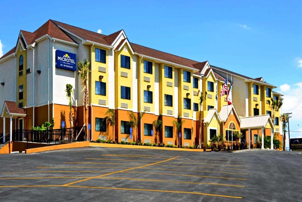 Microtel Inn & Suites by Wyndham New Braunfels I-35 - image 6