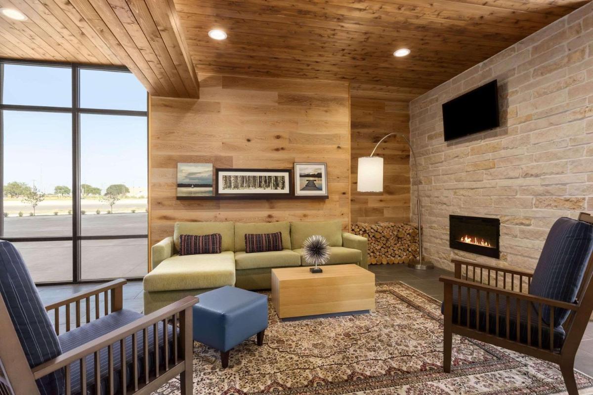 Country Inn & Suites by Radisson New Braunfels TX - image 2