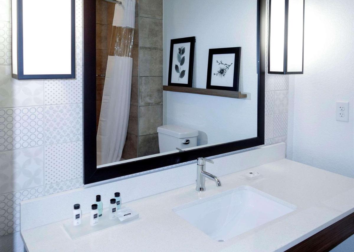 Country Inn & Suites by Radisson New Braunfels TX - image 3