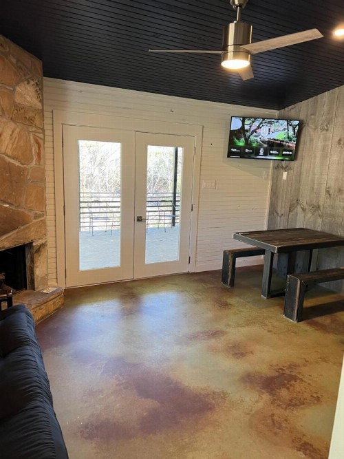 Hideout on the Horseshoe - image 19