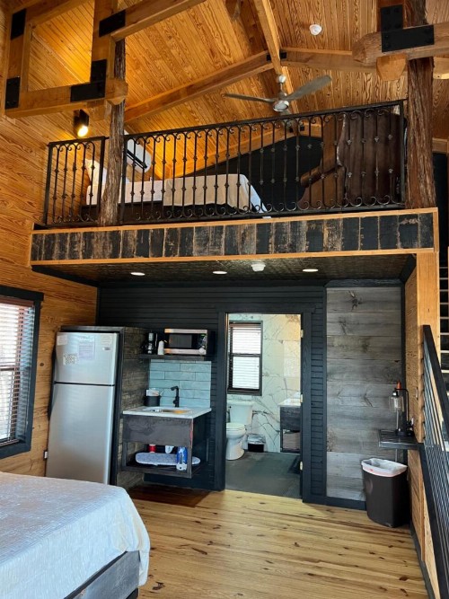 Hideout on the Horseshoe - image 26