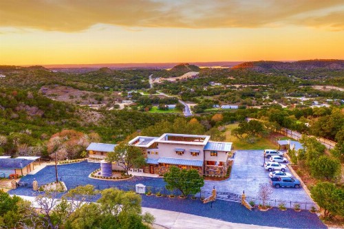 Premier Hill Country Retreat w/ Pool-Hot Tub-Views - image 8