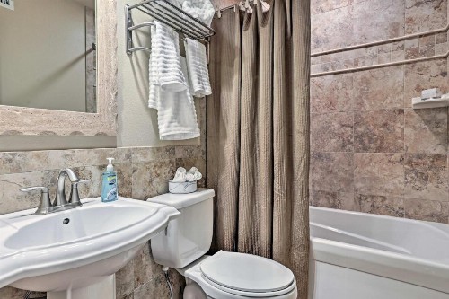 Updated Comal River Condo 1 Mi to Schlitterbahn! - image 7