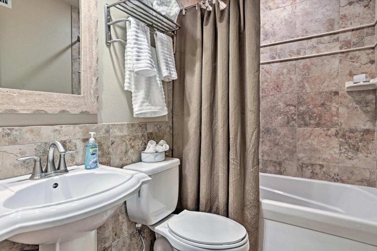 Updated Comal River Condo 1 Mi to Schlitterbahn! - image 7