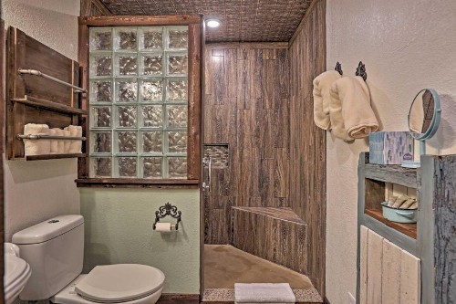Gruene Cabin - Pet Friendly New Braunfels Studio - image 11