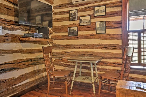 Gruene Cabin - Pet Friendly New Braunfels Studio - image 12