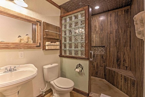 Gruene Cabin - Pet Friendly New Braunfels Studio - image 7