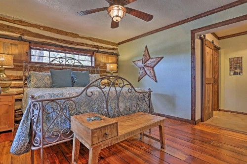 Gruene Cabin - Pet Friendly New Braunfels Studio - image 9