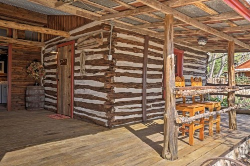 Custom Texas Cabin Studio - 5 Min to Gruene Hall - image 1