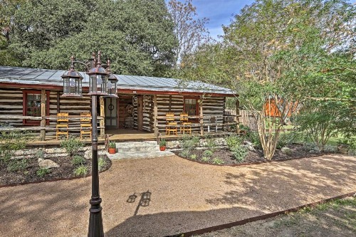 Custom Texas Cabin Studio - 5 Min to Gruene Hall - image 10