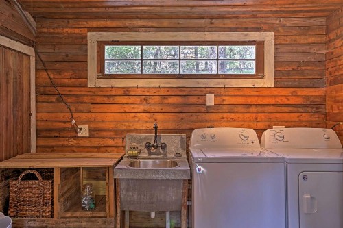 Custom Texas Cabin Studio - 5 Min to Gruene Hall - image 7