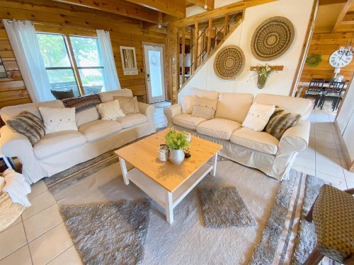 Escape to the Country! Hill Country Log Cabin - image 10