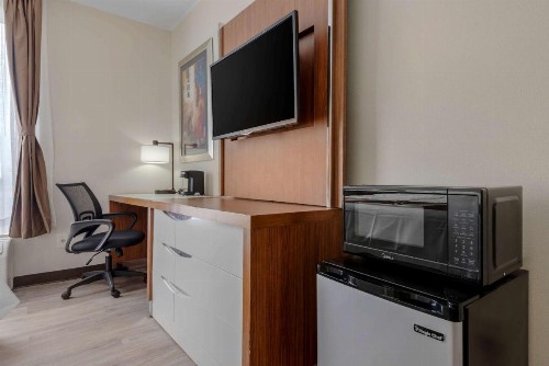 New Hartford Hotel - image 13
