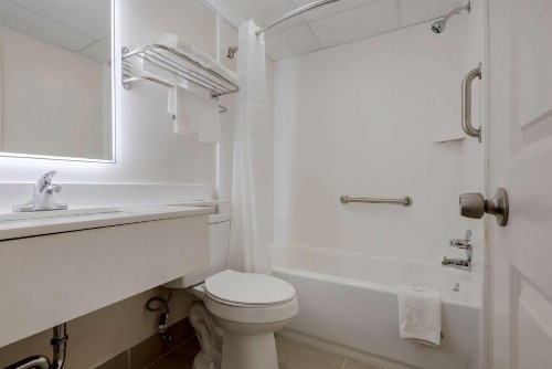 New Hartford Hotel - image 14