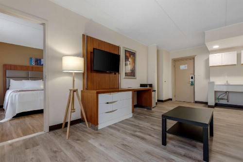 New Hartford Hotel - image 18