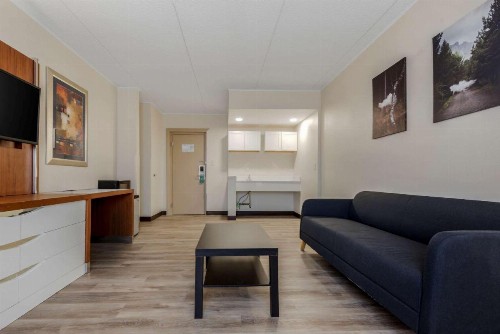 New Hartford Hotel - image 19