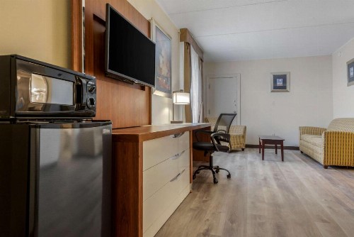 New Hartford Hotel - image 21