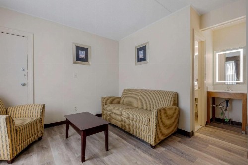 New Hartford Hotel - image 22
