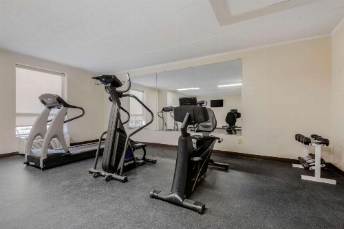 New Hartford Hotel - image 23