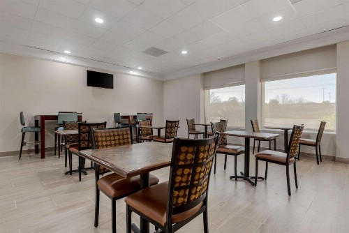 New Hartford Hotel - image 25