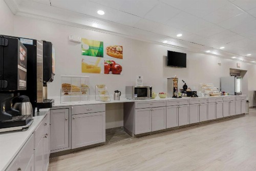 New Hartford Hotel - image 26