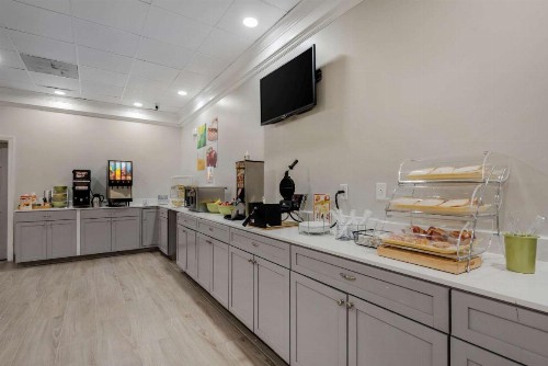 New Hartford Hotel - image 27