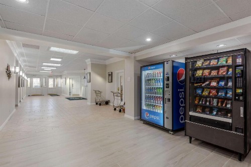 New Hartford Hotel - image 30