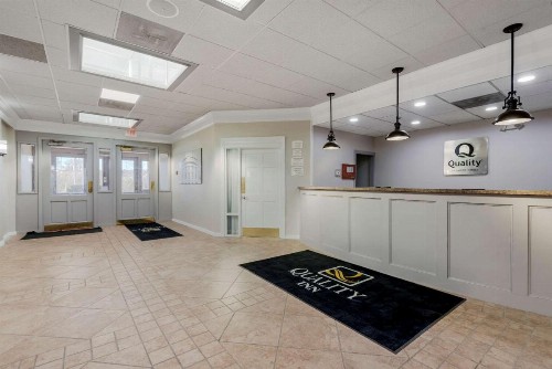 New Hartford Hotel - image 4
