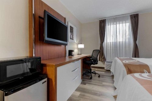 New Hartford Hotel - image 7