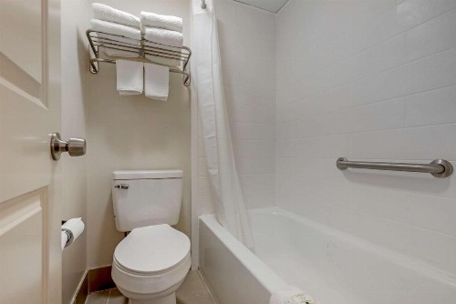 New Hartford Hotel - image 9