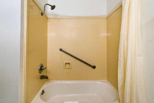 Motel 6-New Iberia LA - image 47
