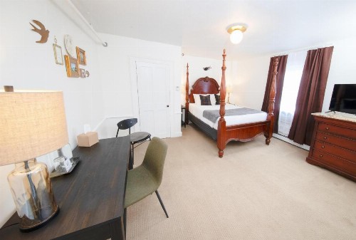 The New London Inn - image 31