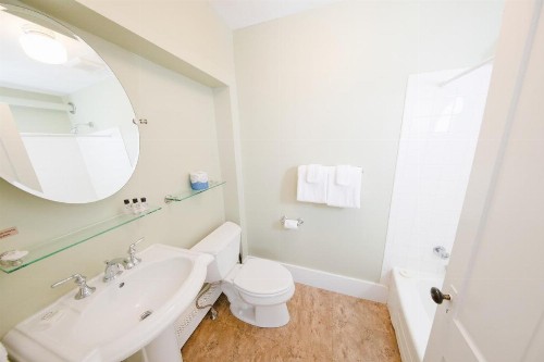 The New London Inn - image 40