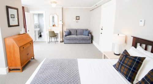 The New London Inn - image 48