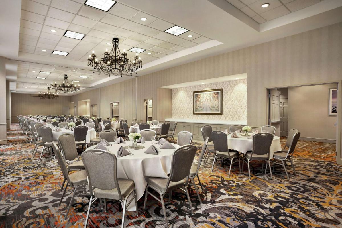 Hilton Garden Inn New Orleans Convention Center - image 4