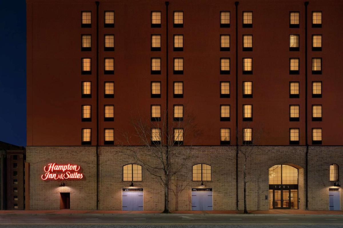 Hampton Inn and Suites New Orleans Convention Center - image 2