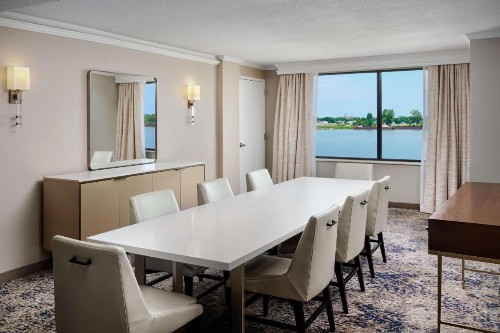 Hilton New Orleans Riverside - image 11