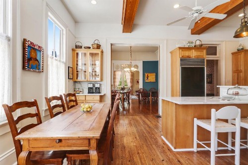 Maison Perrier Bed & Breakfast - image 10